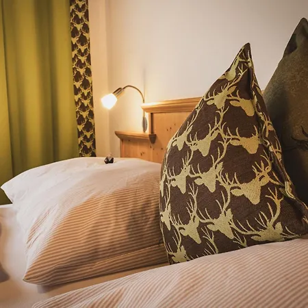 Gaestehaus Einoedberg Homestay *
